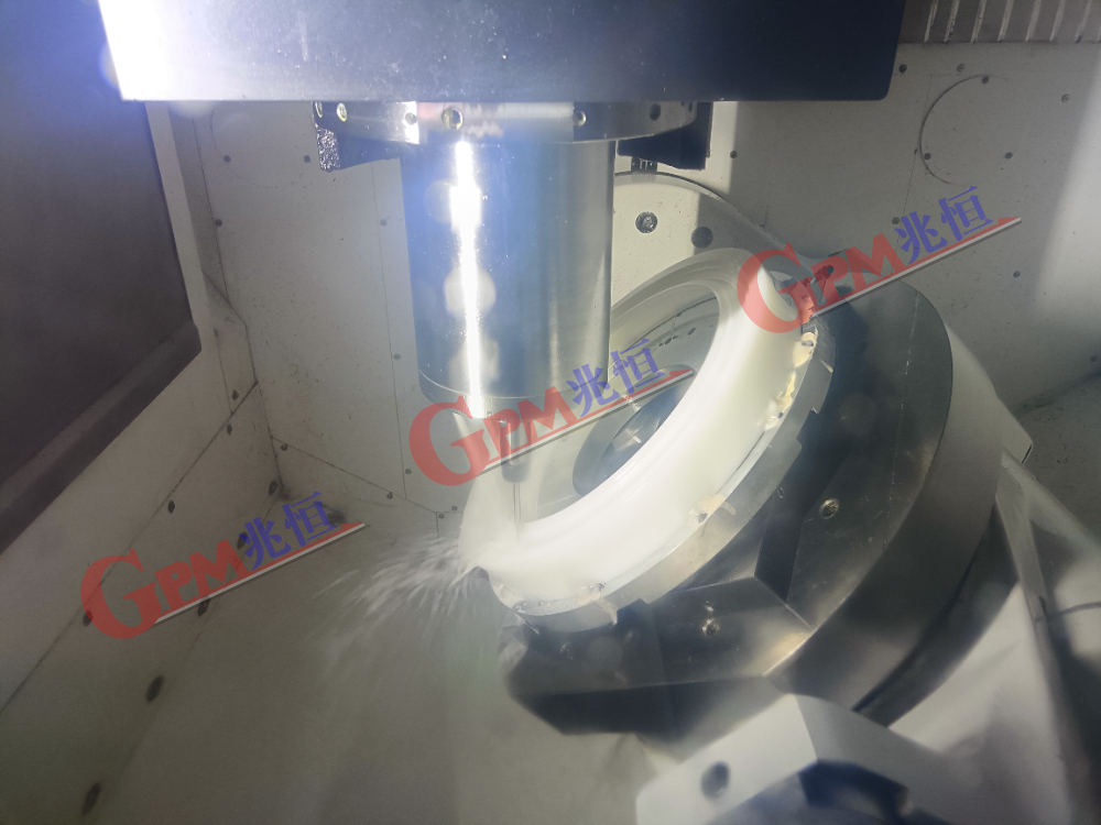 機械加工實景照片 2：立加（五軸）