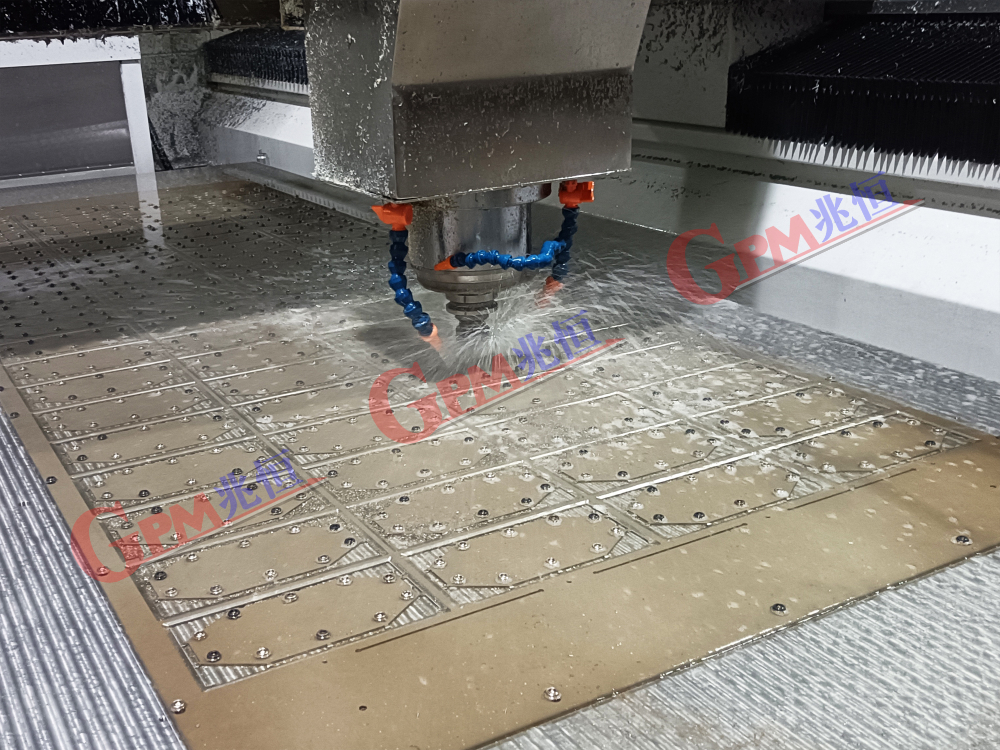 機械加工實景照片 7：精雕機（三軸）